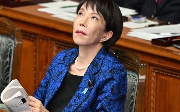 50吨稀土让日本政府沸腾，高市兴奋向全世界宣布
 
日本政坛最近又上演了一出自欺