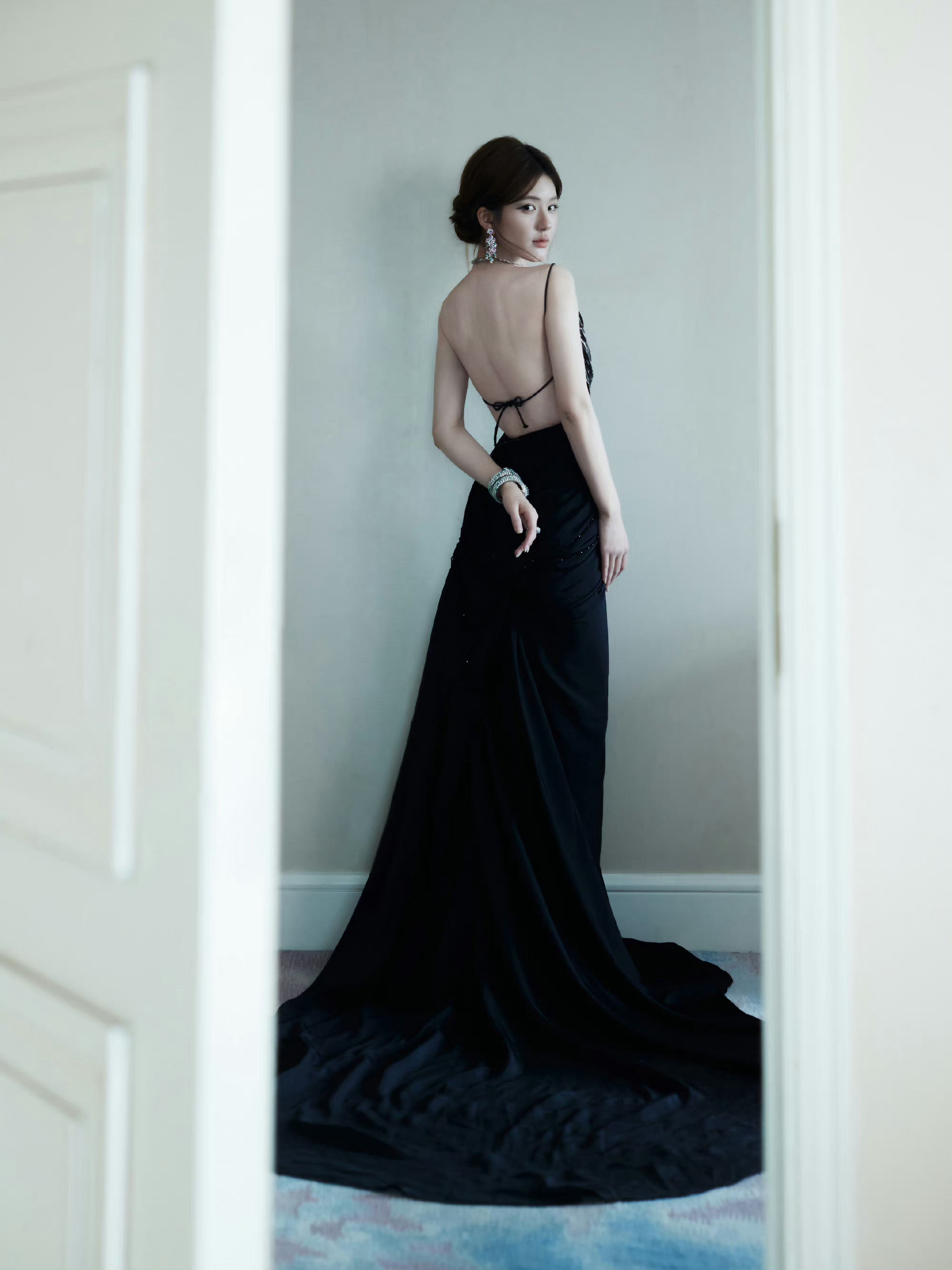 #赵露思[超话]#  💜#赵露思盘发黑色长裙#💜#赵露思许妍# [哇]露思黑