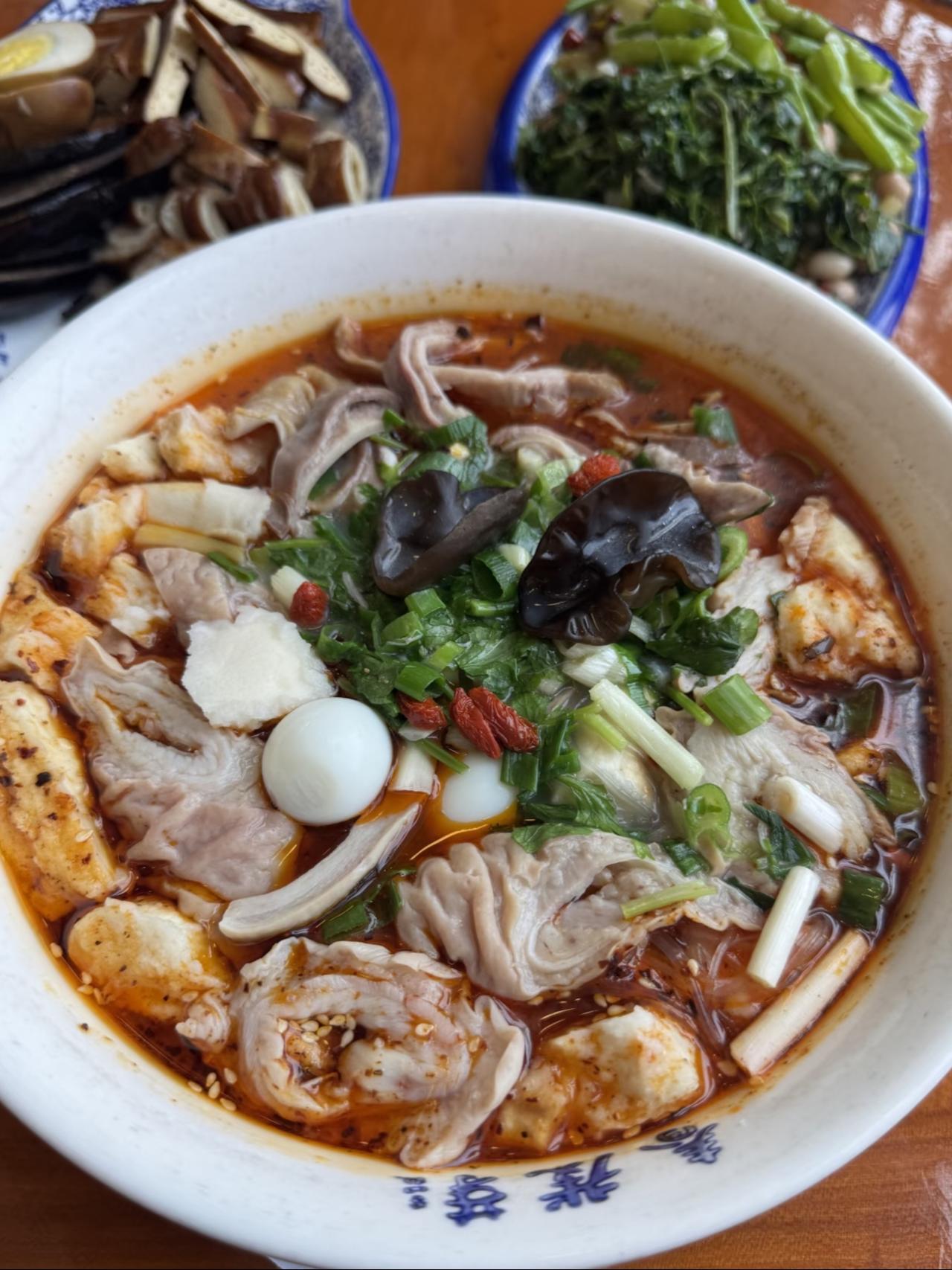 外地人较难接受咸阳的5种食物：葫芦头泡馍、浆水鱼鱼、乾州锅盔、炸酥、辣子蒜羊血，