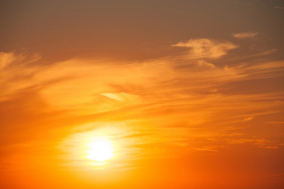 “未经他人苦，莫劝他人善”——这句话近来常被提及，如同一面镜子，照见人与人之间的