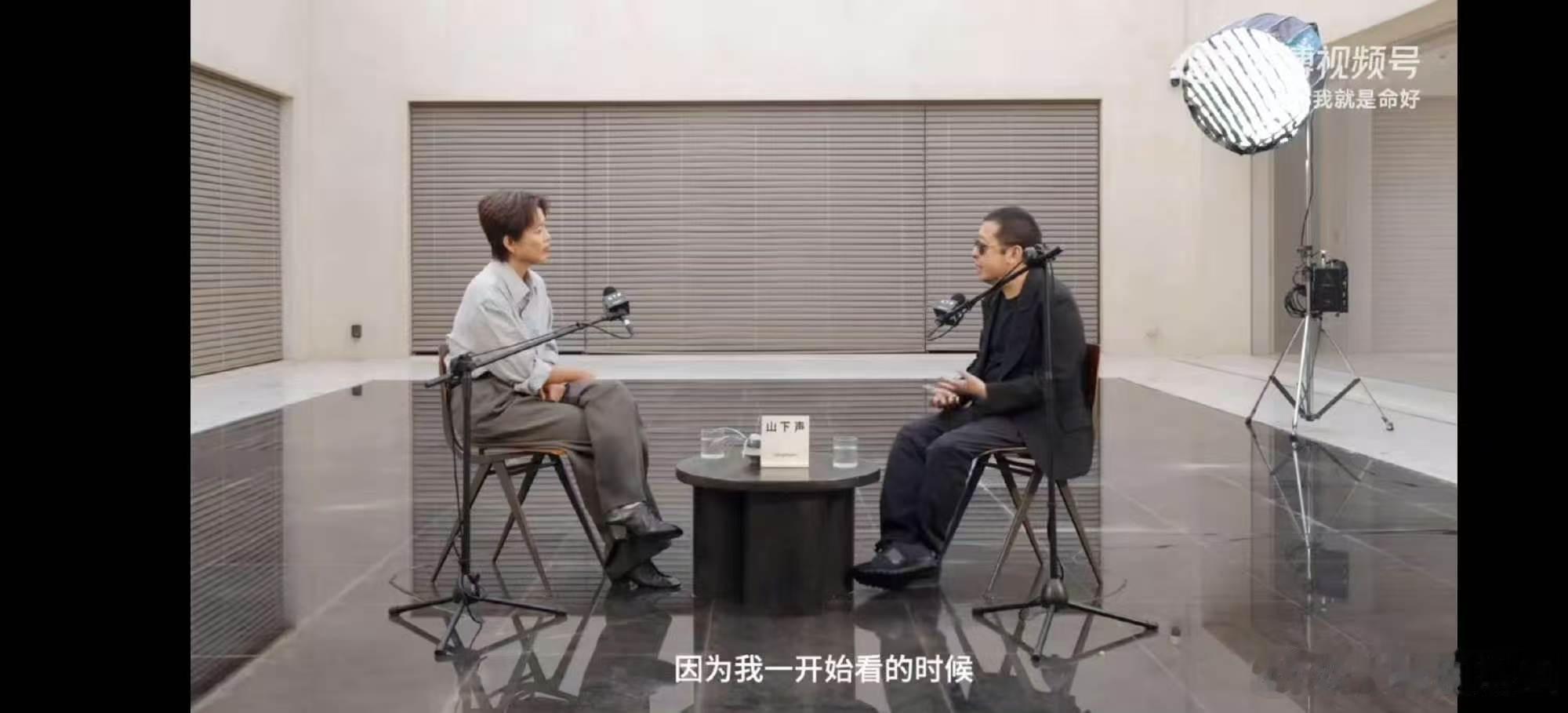 贾樟柯看了100多部短剧贾樟柯看短剧也看上头了打破固有印象，贾樟柯私下也沉迷短剧