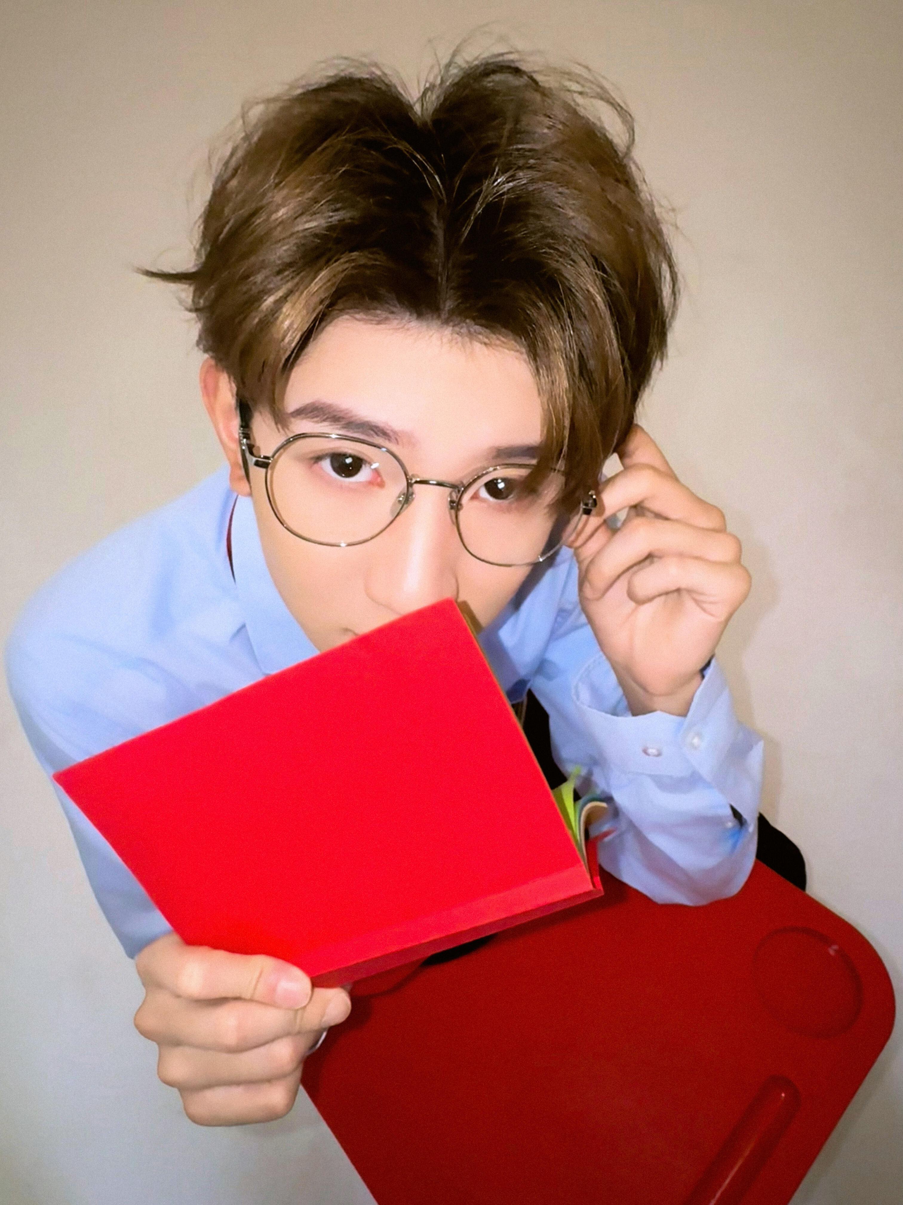 王源大年初一来拜年王源工作室🍠更新：大年初一 来拜年！哎哟 蚊子视角简直被萌化