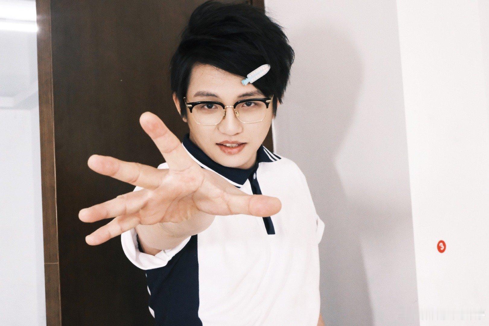 刘同终于在喜人里演了自己 太有代入感！刘同没有刻意演角色，就按自己的日常状态来，