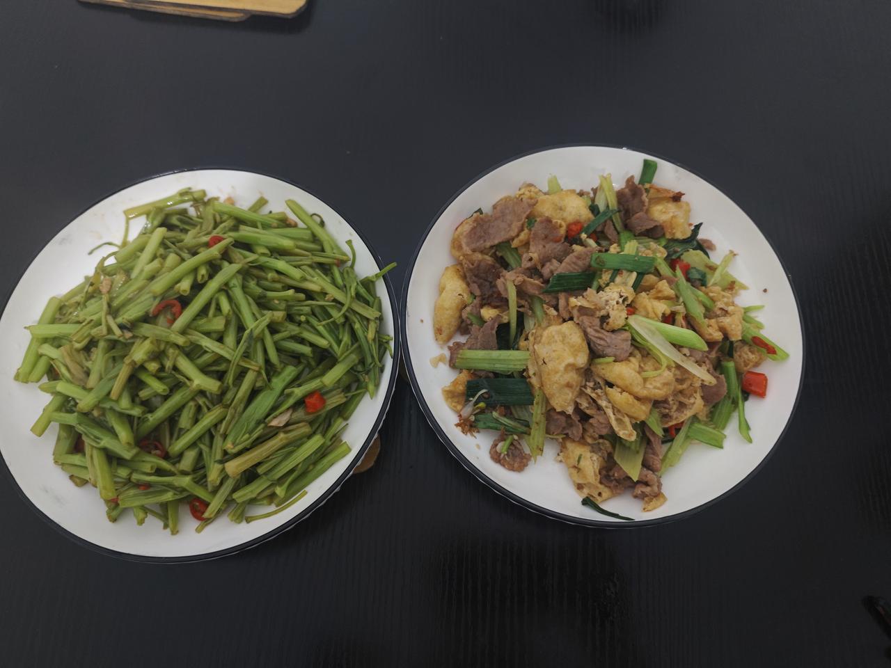 你喜欢吃柴火灶做的食物吗?喜欢，柴火灶炒菜更香