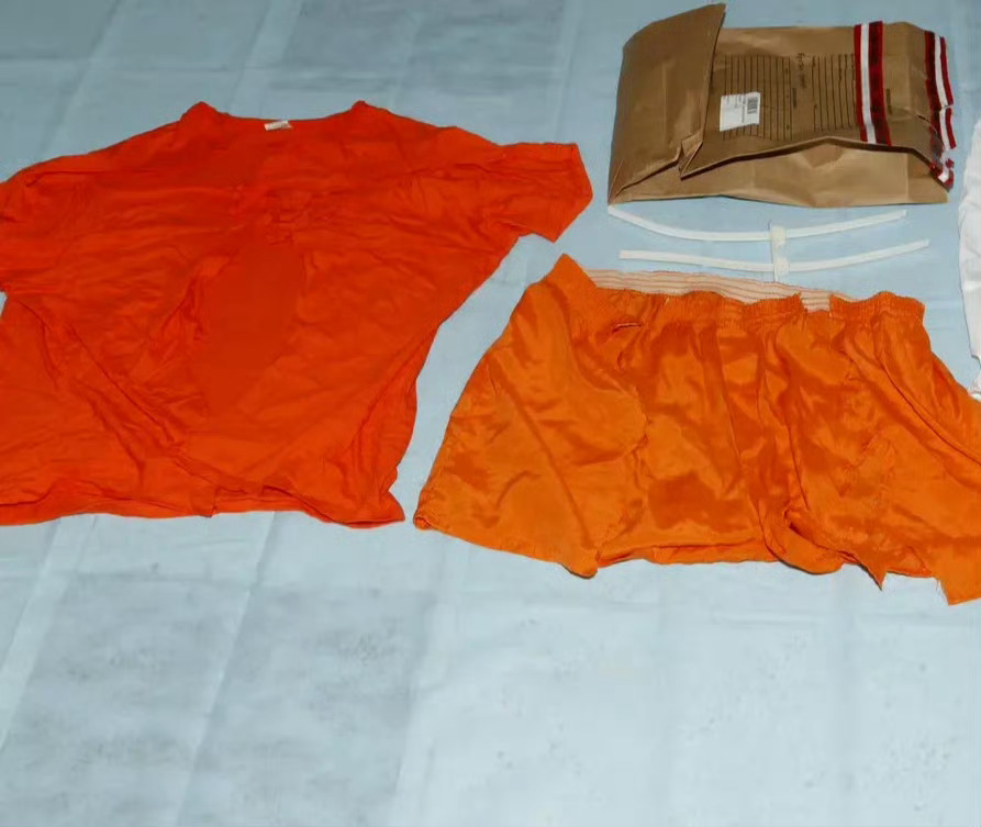 爱泼斯坦死亡时间成谜: 听说死的是爱泼斯坦的名字 他本人还活着 被路人拍到带着保