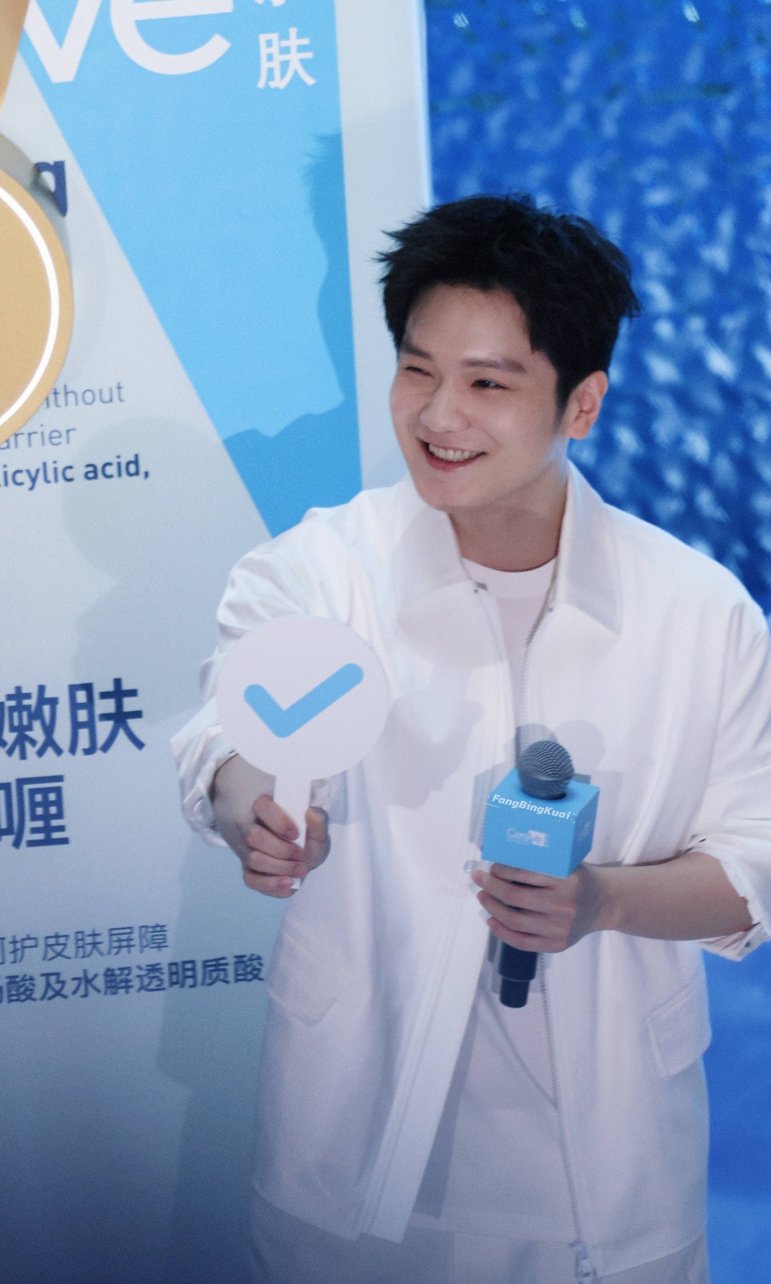 所以樊振东回国一个月除了补旧作业的商务，就是还得交新商务新活动的作业呗，樊振东此