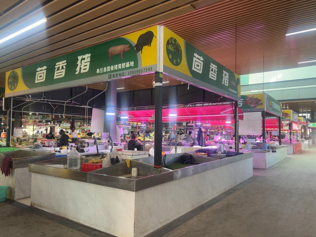 好久都没有去逛我们兰州的菜市场了，今天家里特地没菜吃了，去保利领秀山的福源新城农