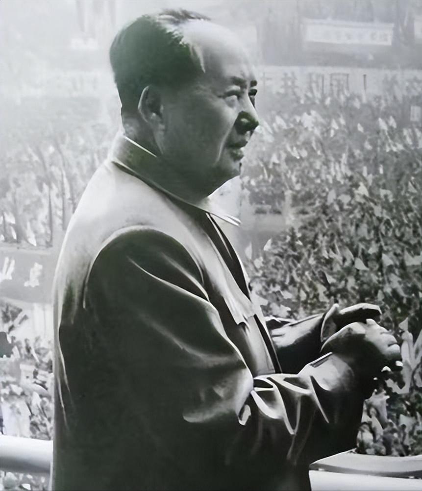 1972年，日本访华，谁知，毛主席提出放弃国家间赔偿要求。日方代表，顿感欣喜若狂