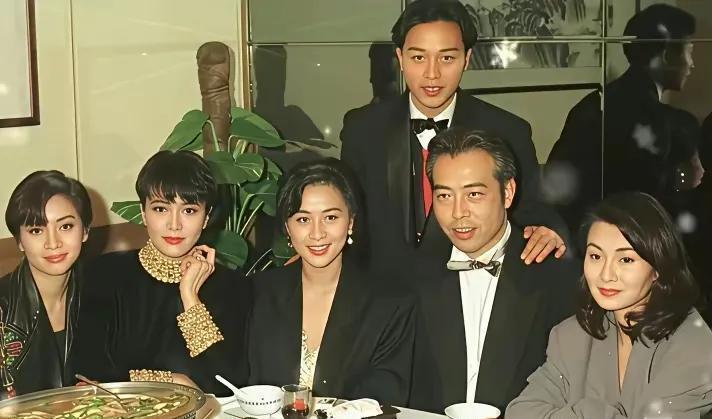 90年代陈凯歌与港星的聚会照：我认出了风华绝代的张国荣、仙风神韵的张曼玉、笑靥如