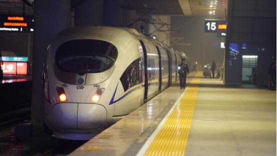 晚上为什么没有高铁？一位铁路工作者告诉我，90%的人不知道，飞机可以通宵飞行，火