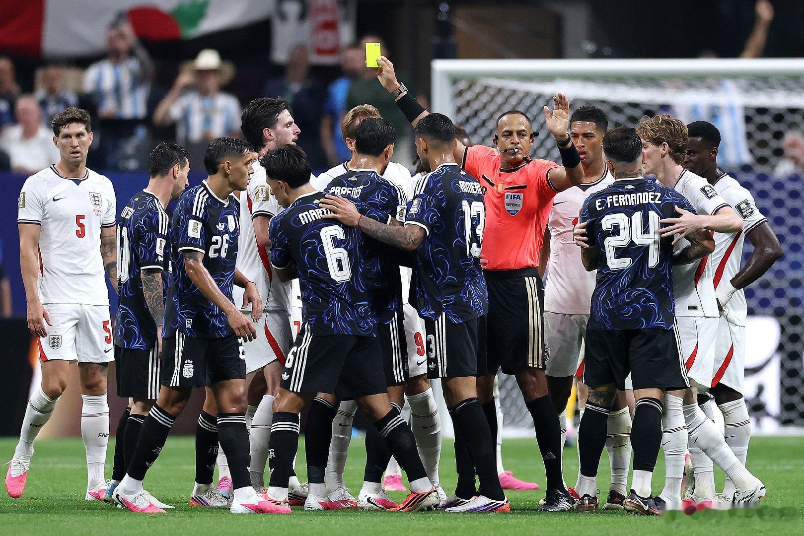 英格兰半场0比0阿根廷 ⚽️世界杯半决赛英格兰vs阿根廷半场比赛结束，双方0-0