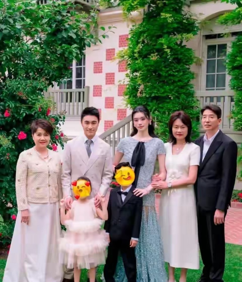 何猷君夫妇举办婚礼欢迎宴，梁安琪与亲家同框，谷爱凌林心儿都在 