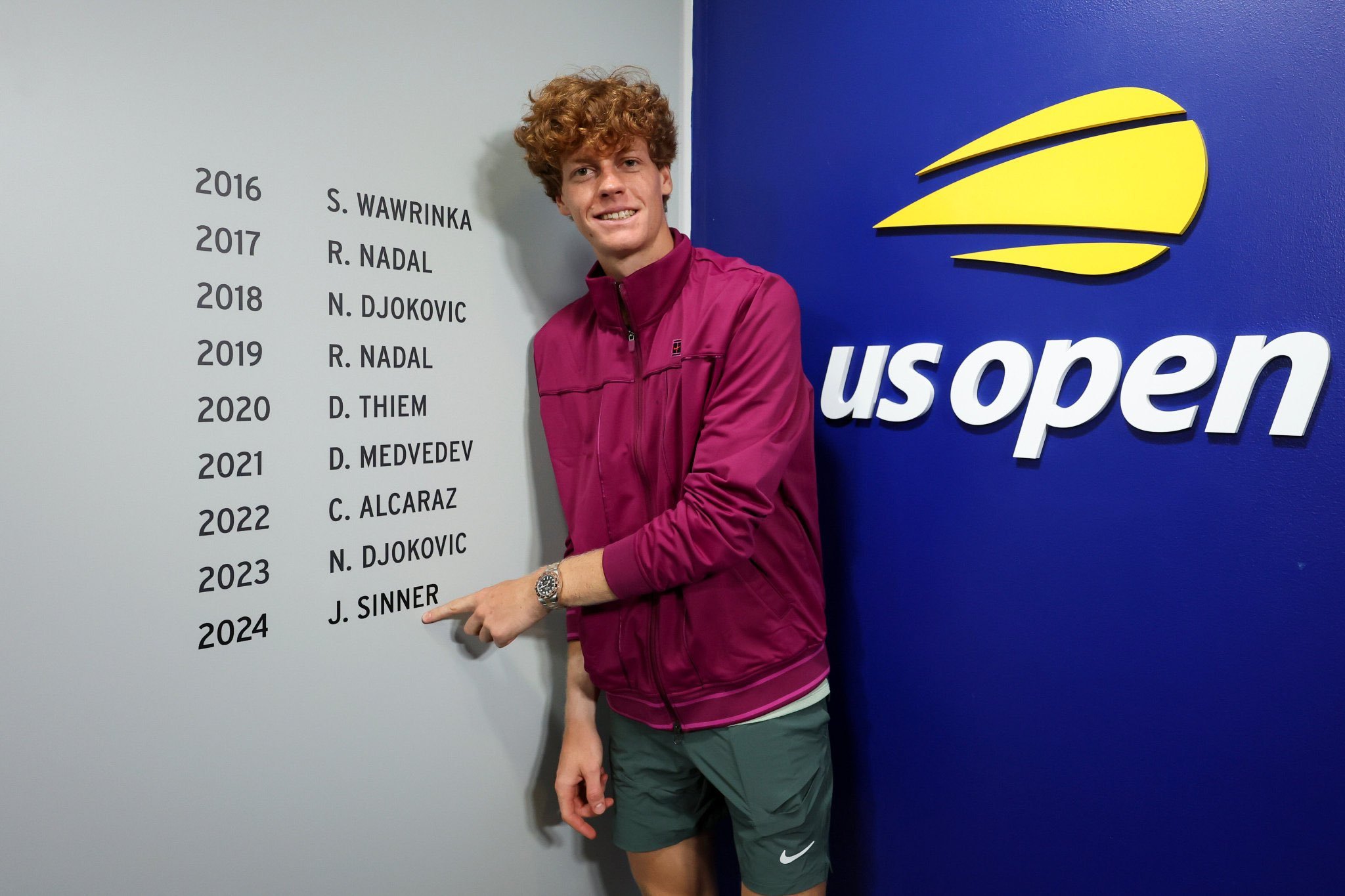 #美网2024# 创造意大利网坛历史的辛纳，捧起了本年度最后一项大满贯的奖杯，而