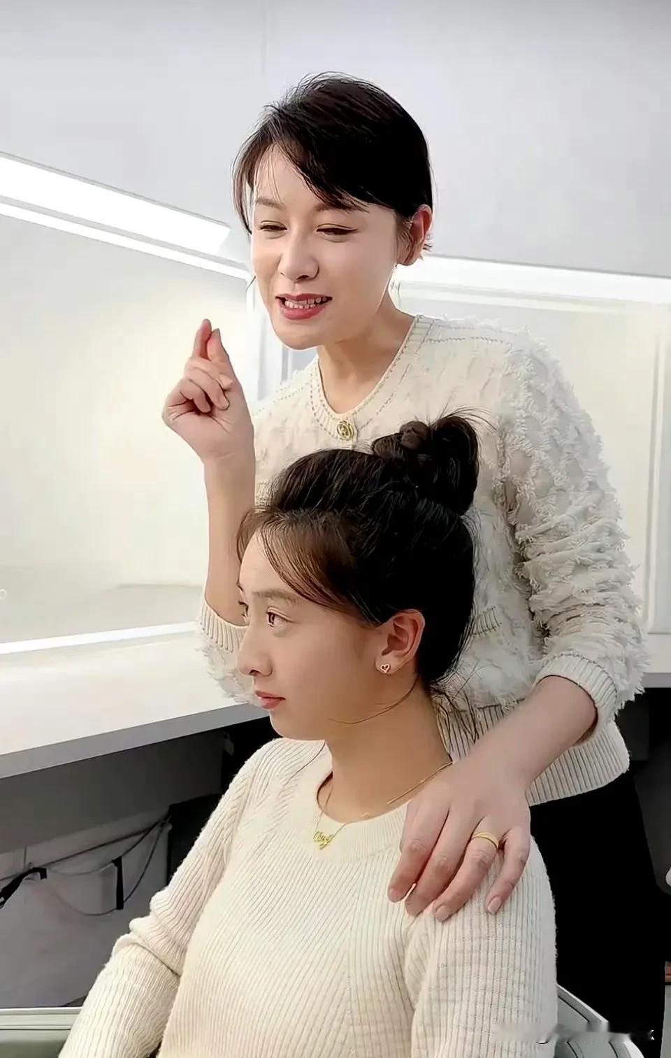 田亮回复了网友的提问，说有帮森蝶做矫正的[机智]

有网友在底下评论，说关心关心