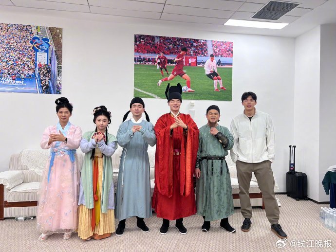 【#5位奥运冠军齐聚吴越杯揭幕战#，合照来啦！】今天下午，5位奥运冠军齐聚“吴越