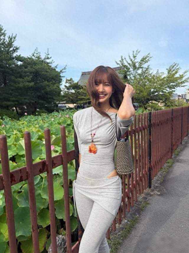 Lisa日本度假刷屏！舞台和私下反差太大