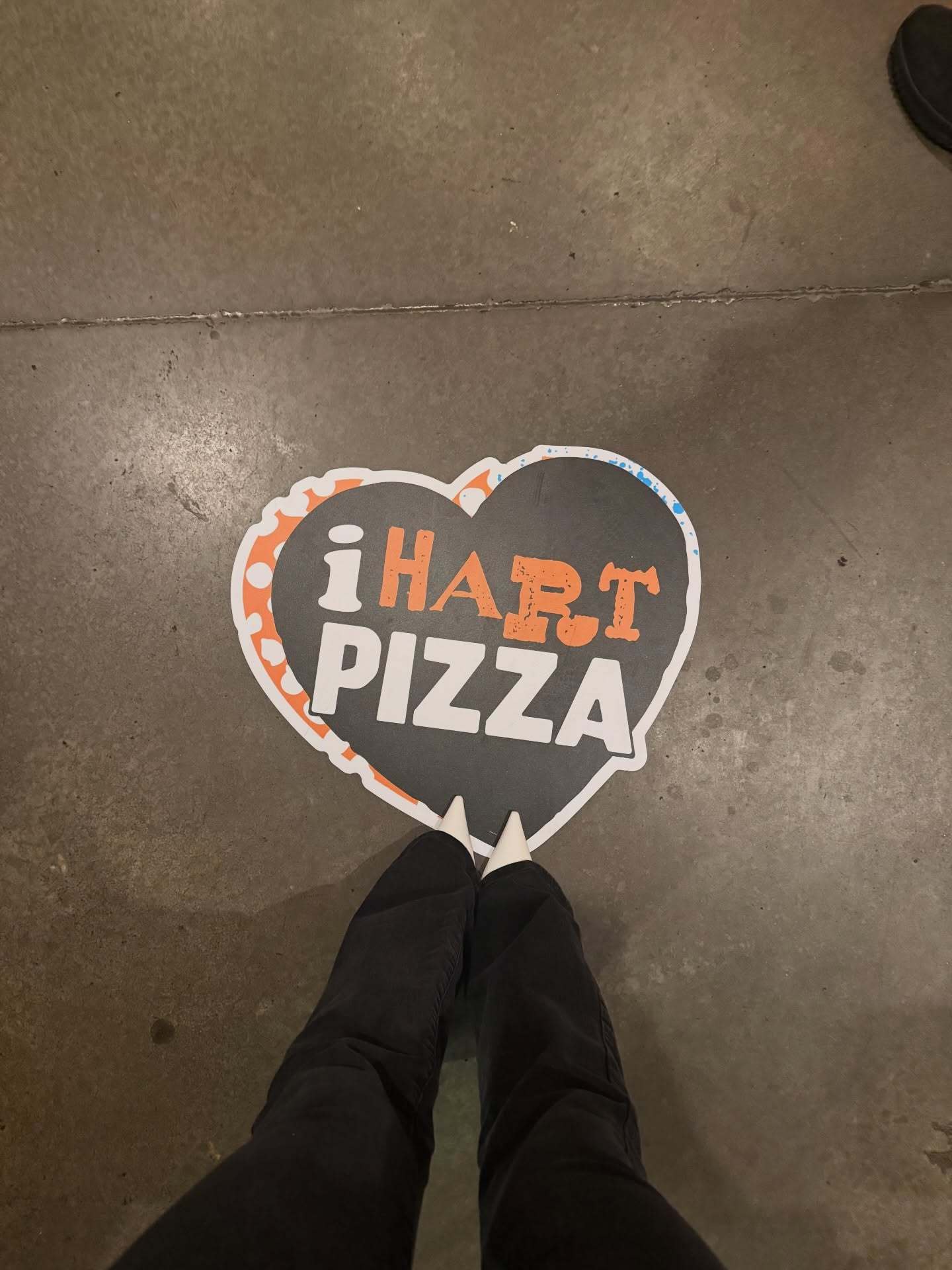 哈腾妻子晒照：这个赛季，满是「哈特」（心意）🧡从birra pizzeria点