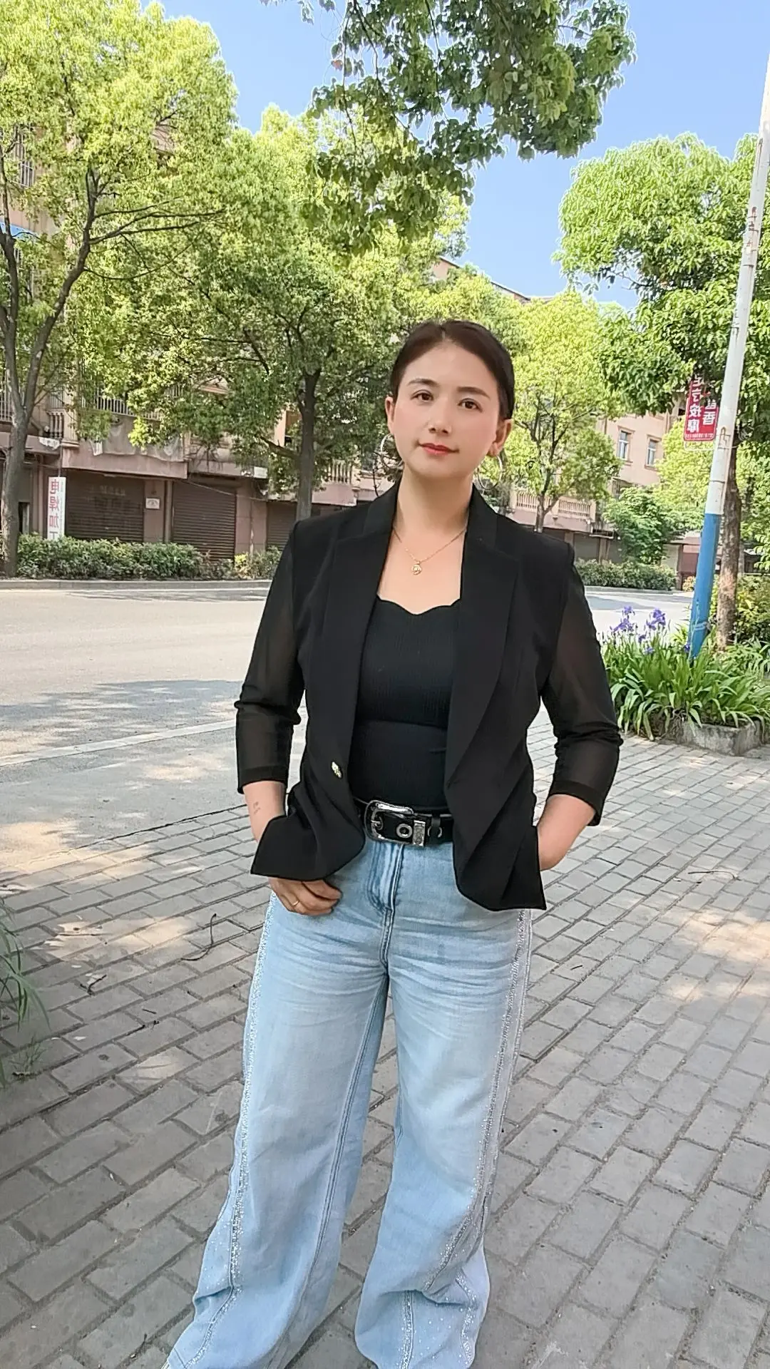 我还是喜欢人民币的广告语：“只要你努力，我就是你的，终身有效”