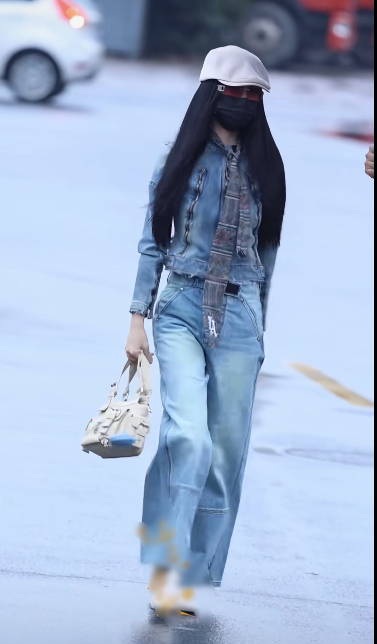 主母大人路透来了，窝鱼穿搭天赋依旧得天独厚… 