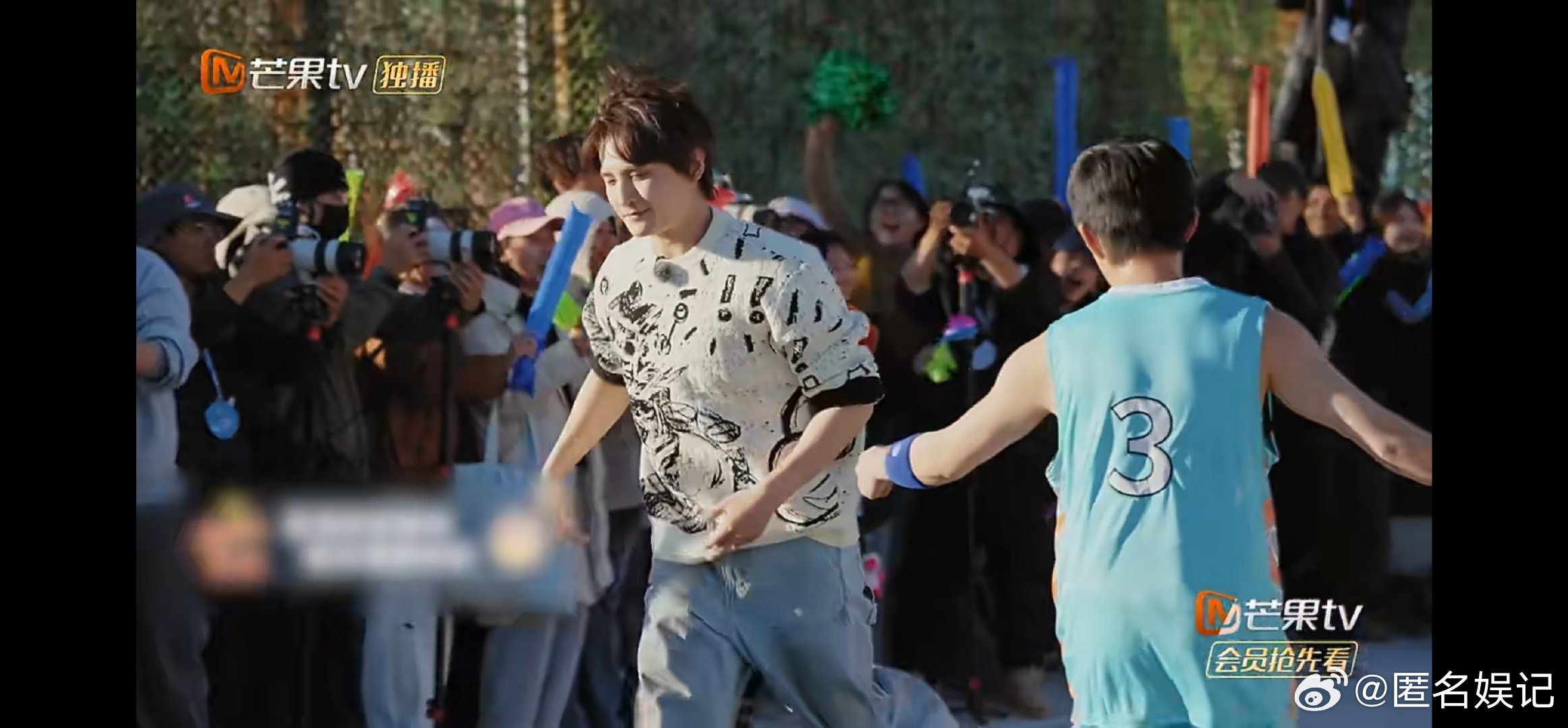 张远压哨绝杀三分球快乐老友记收官快乐老友记 最后一秒的三分绝杀太震撼！张远沉着出