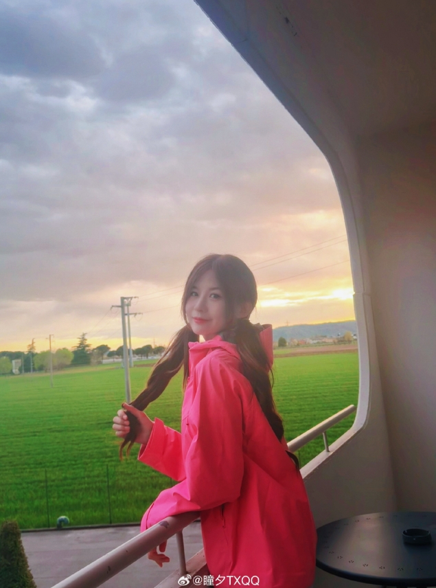 解说瞳夕晒照：户外小葵出击！