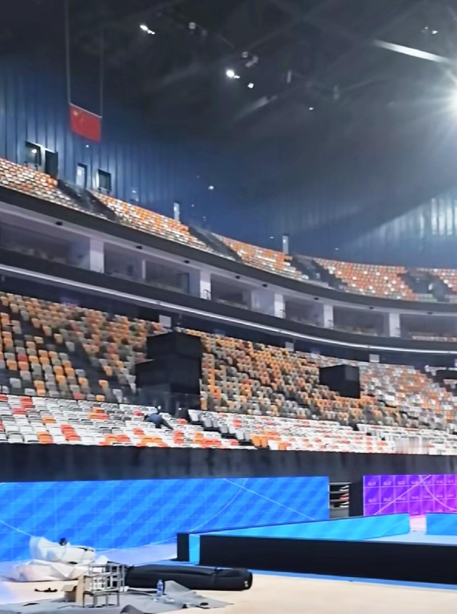 海口亚洲杯乒乓球比赛在即，
竟然提前刷到比赛场地，
真是高大上太漂亮了。

看着