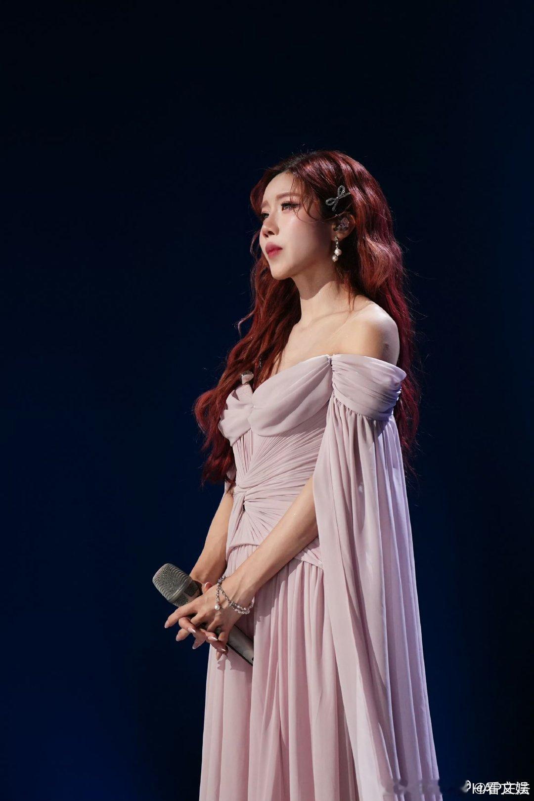 李艺彤觉得庄法很厉害 李艺彤期待庄法在浪姐再创辉煌得到李艺彤认可的实力！庄法记词