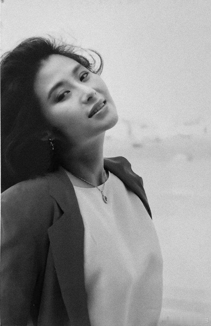 摄影人  王鹭佳用胶片拍的老照片：怀旧的纪念。（台湾演员张媛婷）老照片王鹭佳