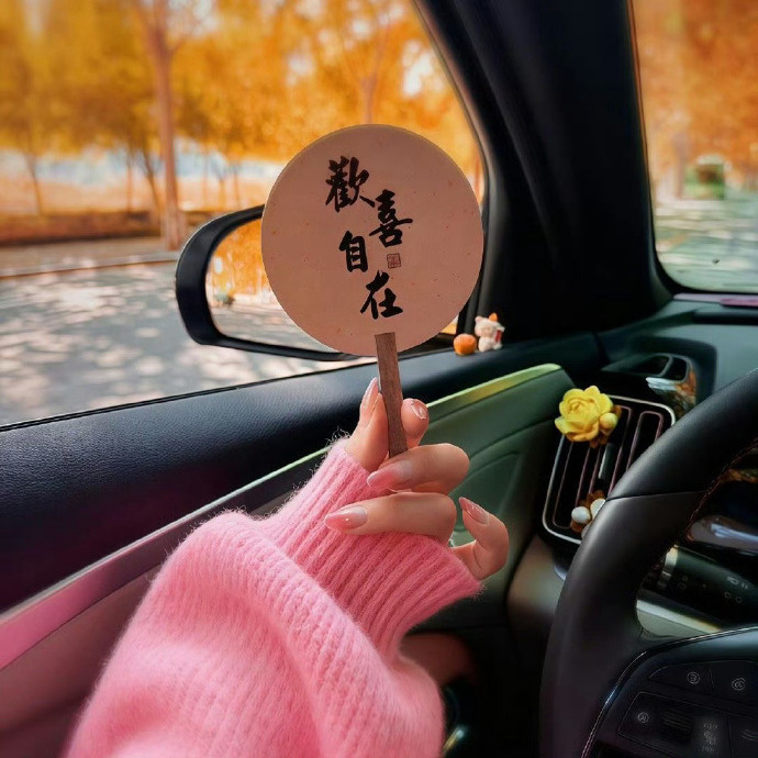 𝚆𝚒𝚗𝚍 🍁࿐ “ 敬月光 敬自由，敬千万次缝补生活的自己” 
