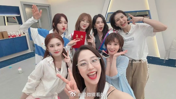 张慧雯宝莲团师姐欢迎仪式vlog 点击就看第一视角沉浸式打卡欢迎现场！“递菜人”