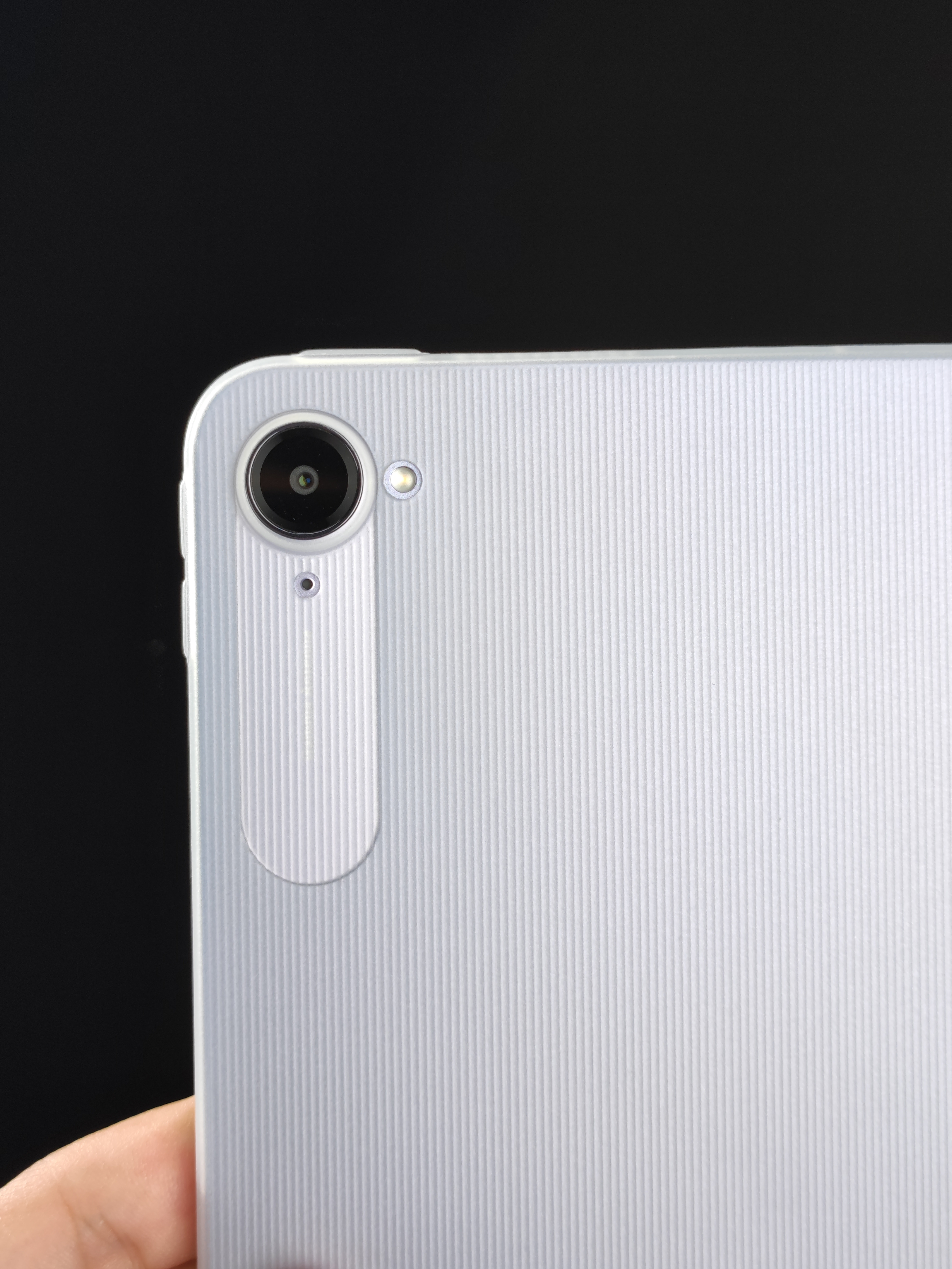 全包，精孔重量只有 24.2 克的 kPad 超薄壳