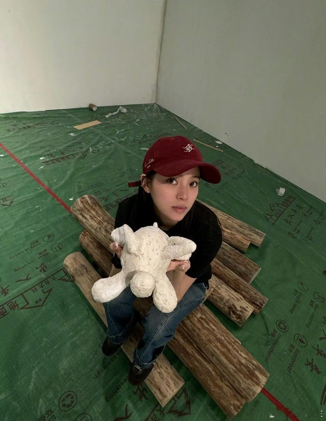 被欧阳娜娜运动风大片硬控 早秋想走运动时尚风？快跟欧阳娜娜学起来！她的大片里全是