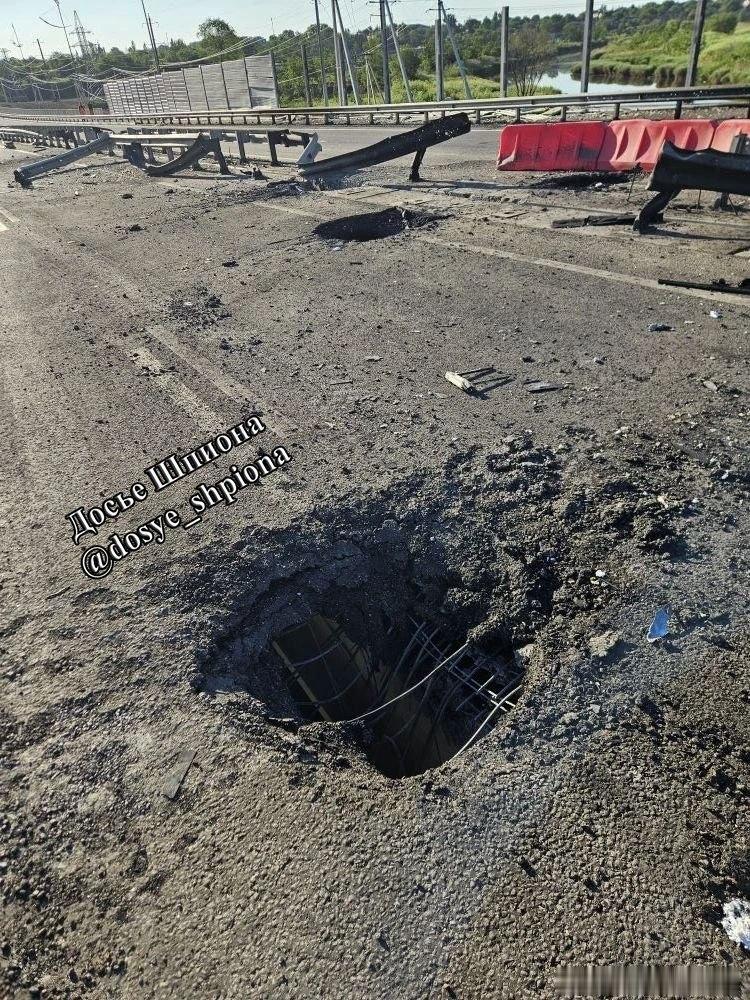 乌克兰袭击了连接马里乌波尔和塔甘罗格的 R-280“新”公路上的一座重要桥梁。 