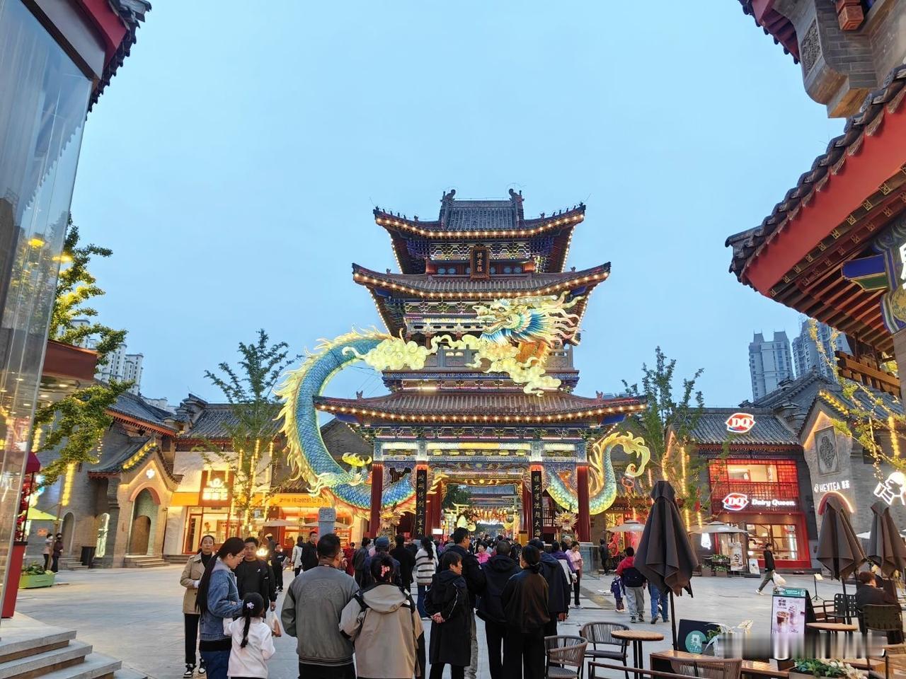 具有浓郁的民族特色，舞蹈动作多来源于高山牧区，有雄健奔放、敏捷豪壮的气势 [烟花