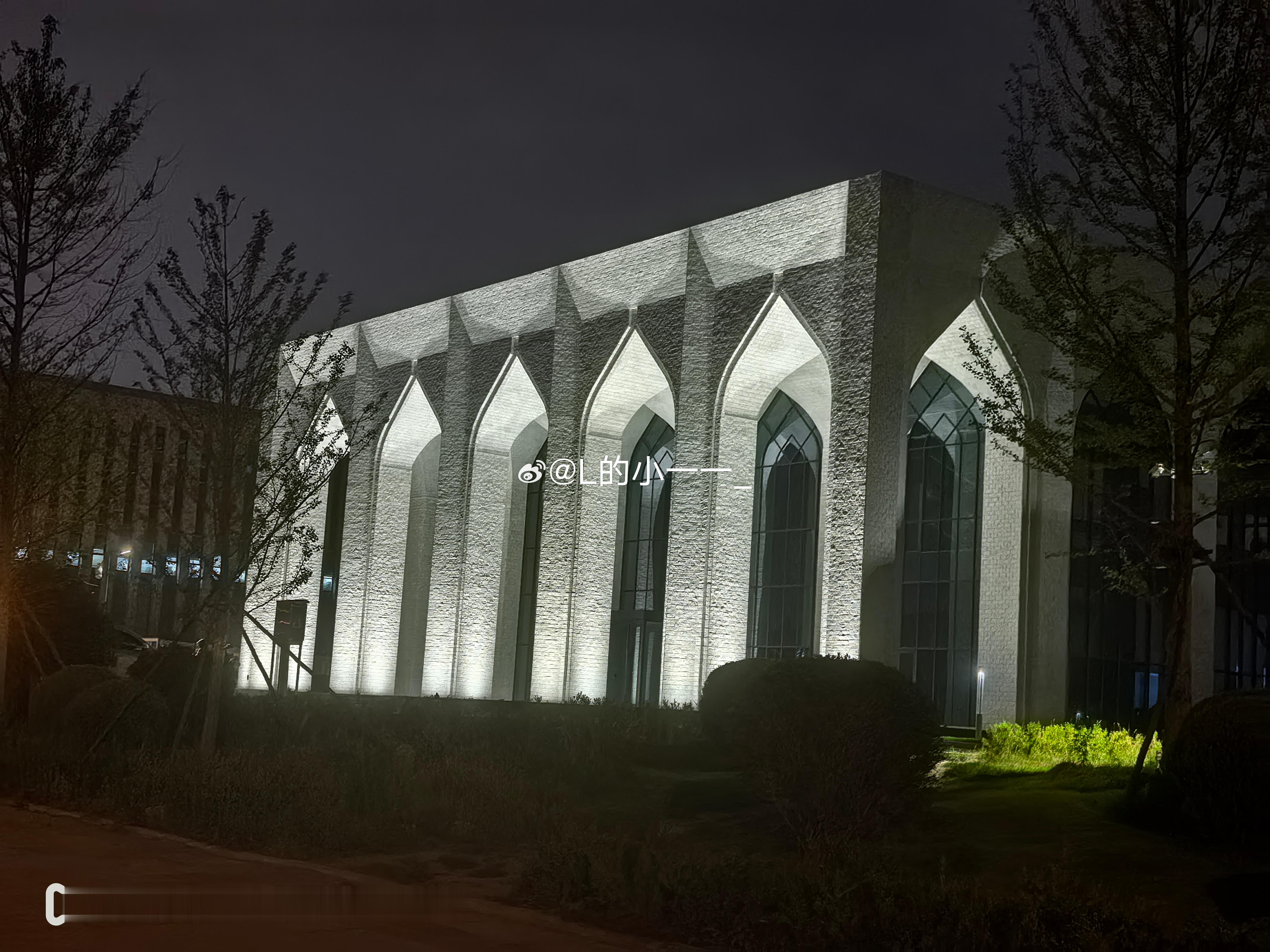 路过一个建筑物，很好看。🌹李一一的碎碎念