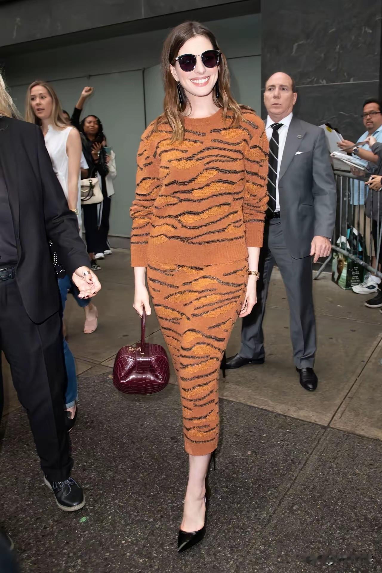 好莱坞女星安妮海瑟薇，在她年轻的时候，无论是身材上看，还是从颜值上看，还是父气质