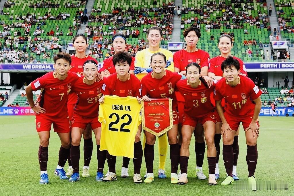 今晚六点在澳大利亚珀斯进行的中国女足亚洲杯半决赛，主教练继续排出4-4-2的首发