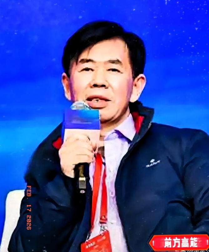 军事专家戴旭2月17日发表观点：我觉得现在我们在航母、五代机、高超音速导弹等方面