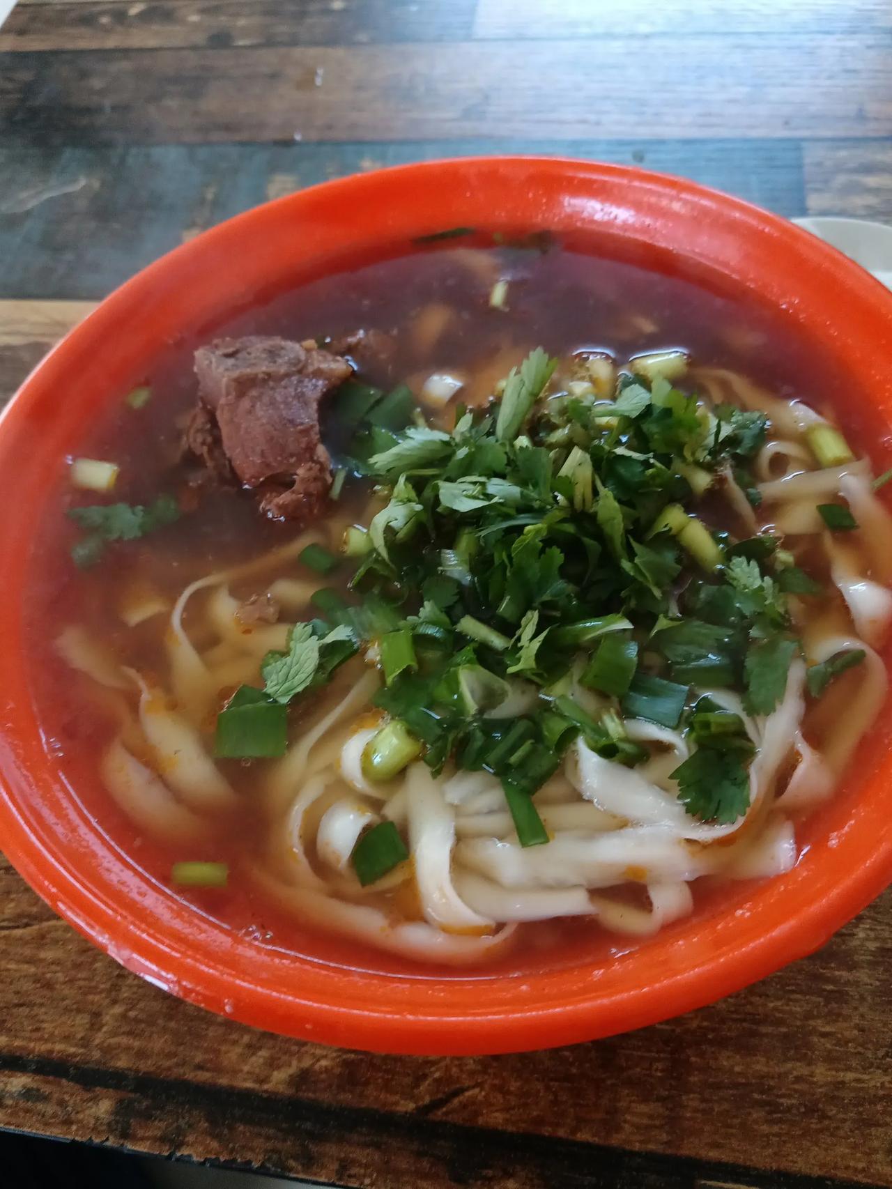 记录我的12月午饭从一碗刀削面开始。