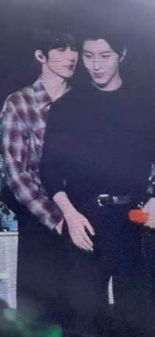 大黄可以不要在台上sao扰女同学吗？ 