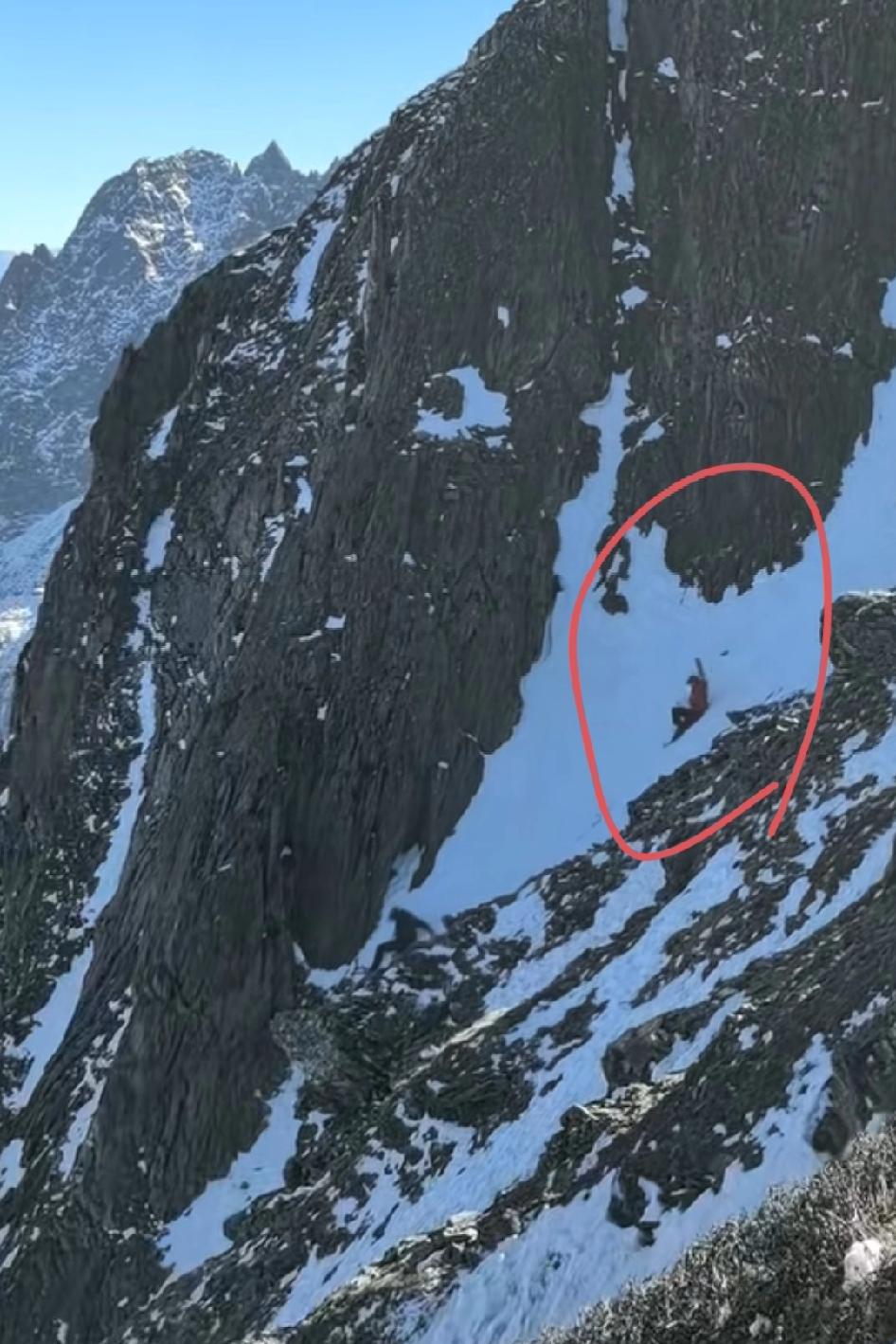 去珠峰的那些都是非常专业登山队员，而且有专业的团队和装备保障。去这里的看是啥人员