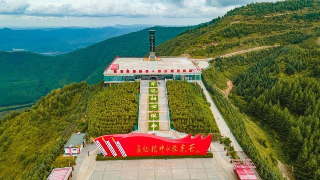 曾经的西海固，苦瘠甲天下，山大沟深、十年九旱、土地贫瘠，长期深陷深度贫困。这样的