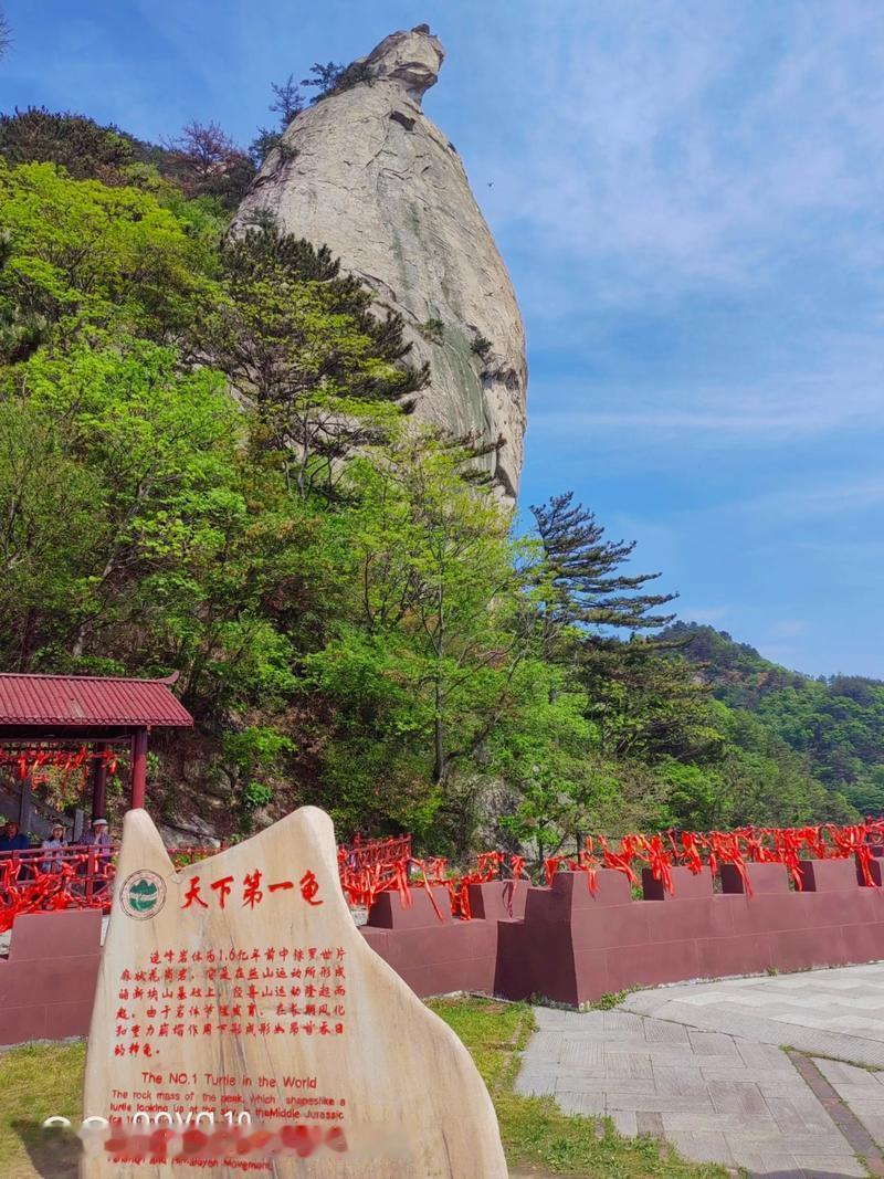 湖北麻城旅游，龟峰山美景避暑攻略！
麻城龟峰山推荐：
1、龟首观景台、万亩杜鹃花