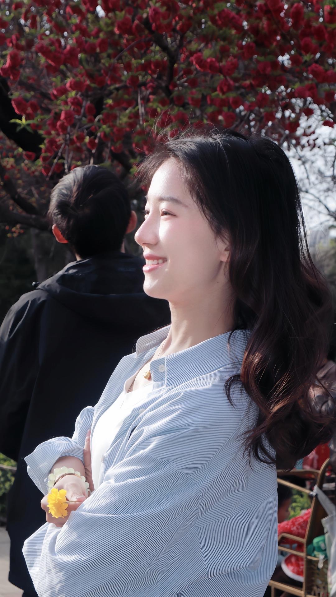 感觉到好炙热 刚好是你经过。