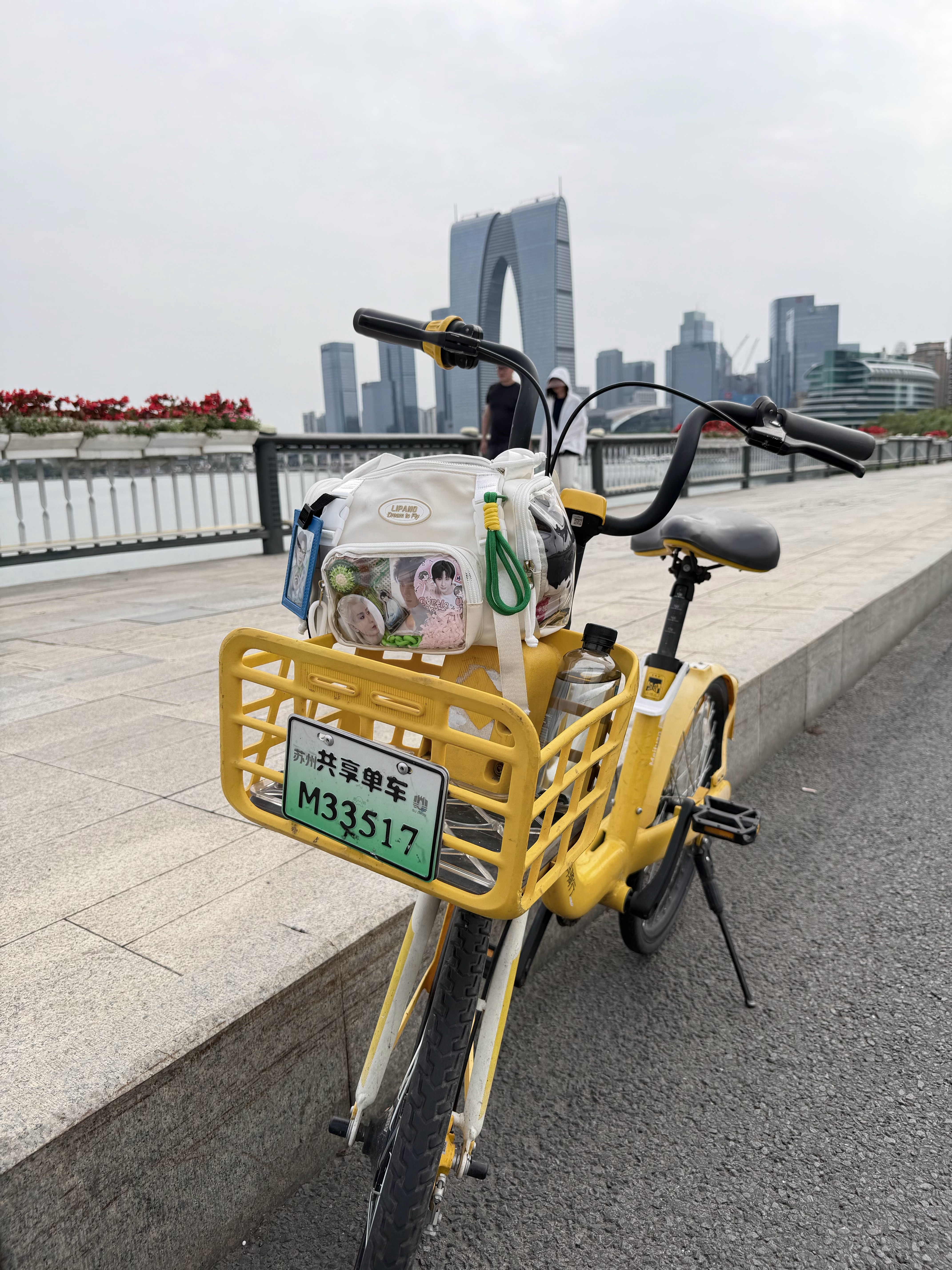 本来想散个步，一出门就改骑车环金鸡湖了