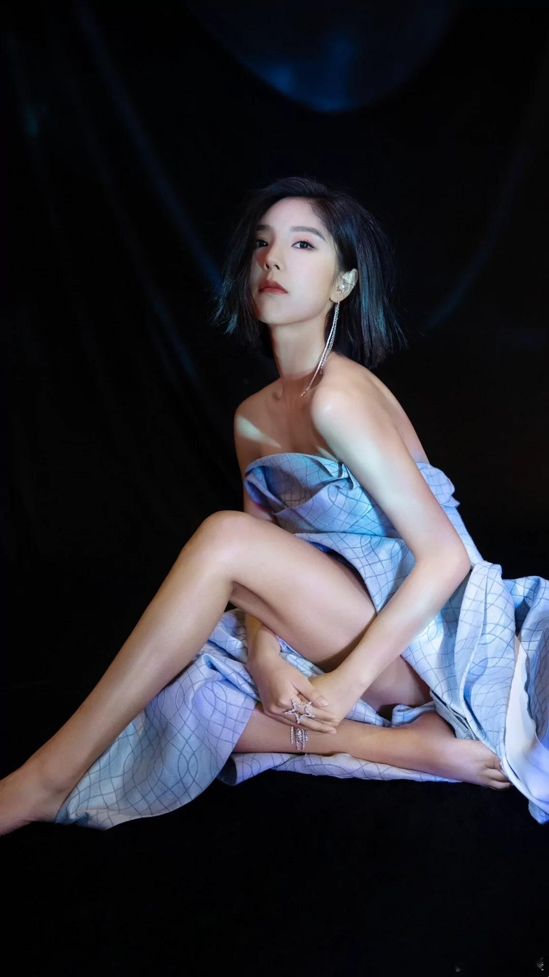 赵奕欢:90后一代的偶像和宅男女神 