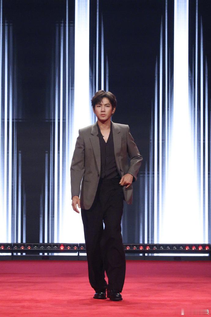 钟汉良还是忘不了唐嫣钟汉良合作女演员人均神颜就连新剧《蜜语纪》搭档朱珠，也是妥妥