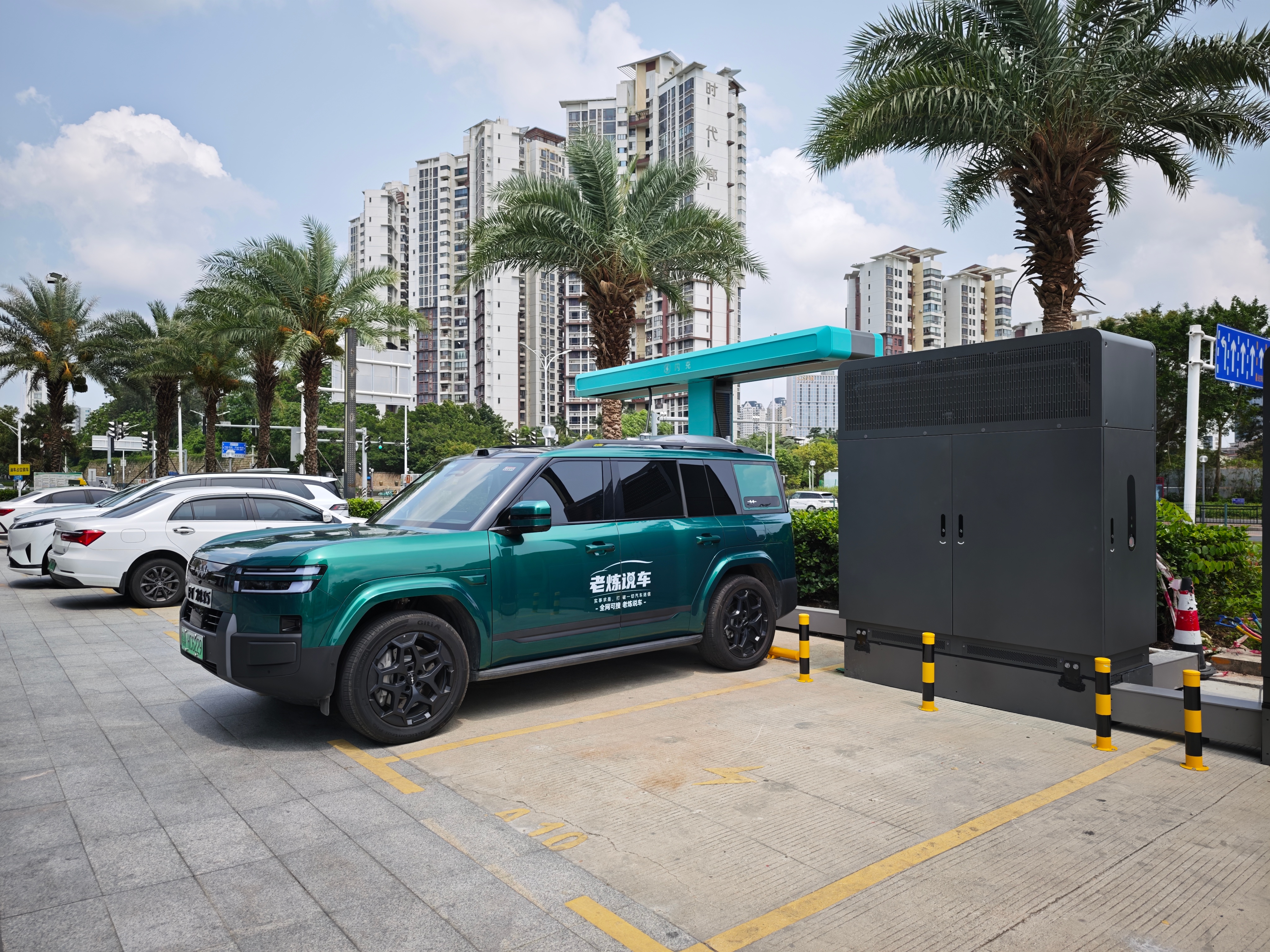 在珠海港珠澳大桥通关口附近找了个比亚迪闪充桩，实测看看我们这些非闪充车型在闪充桩