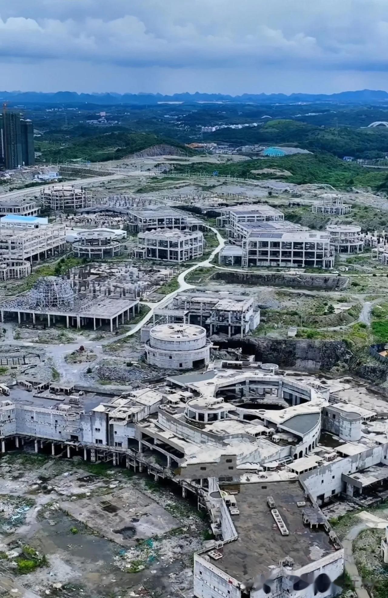 恒大贵阳文旅城项目，也烂尾了！

这个项目占地约8000亩，规划总投资1000亿