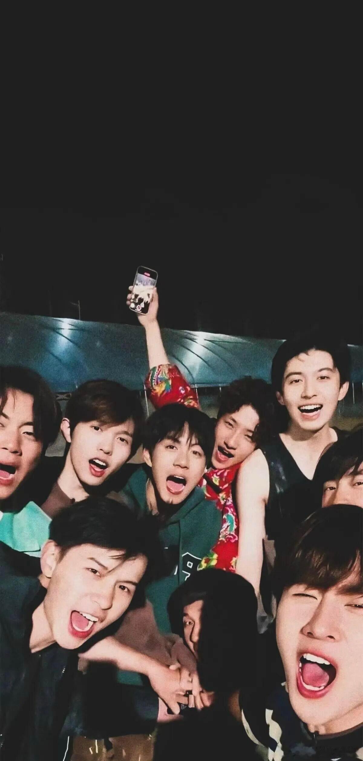 十个勤天[超话]  十个勤天壁纸大放送啦！💕十个勤天｜壁纸｜ ​​​